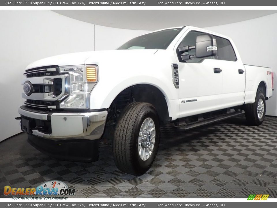 2022 Ford F250 Super Duty XLT Crew Cab 4x4 Oxford White / Medium Earth Gray Photo #8