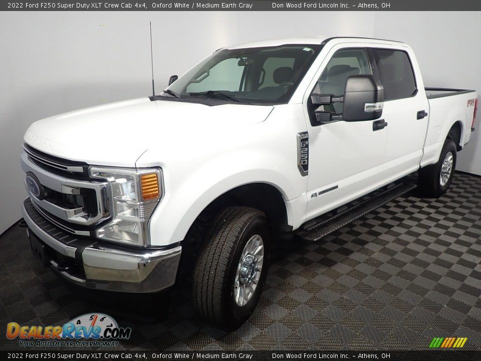 2022 Ford F250 Super Duty XLT Crew Cab 4x4 Oxford White / Medium Earth Gray Photo #9
