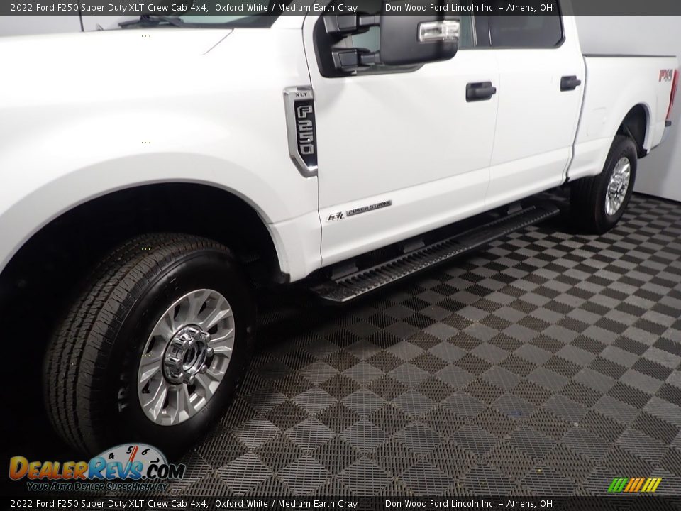 2022 Ford F250 Super Duty XLT Crew Cab 4x4 Oxford White / Medium Earth Gray Photo #10