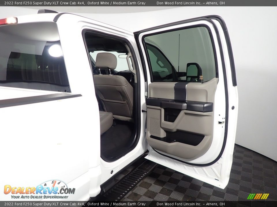 2022 Ford F250 Super Duty XLT Crew Cab 4x4 Oxford White / Medium Earth Gray Photo #34