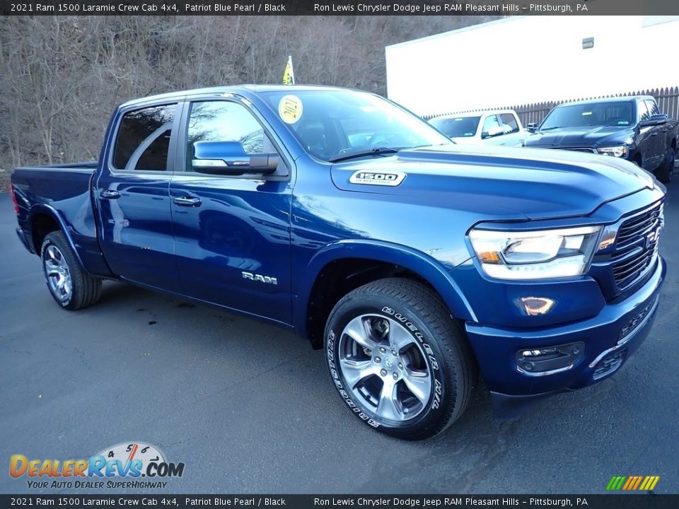 Front 3/4 View of 2021 Ram 1500 Laramie Crew Cab 4x4 Photo #8