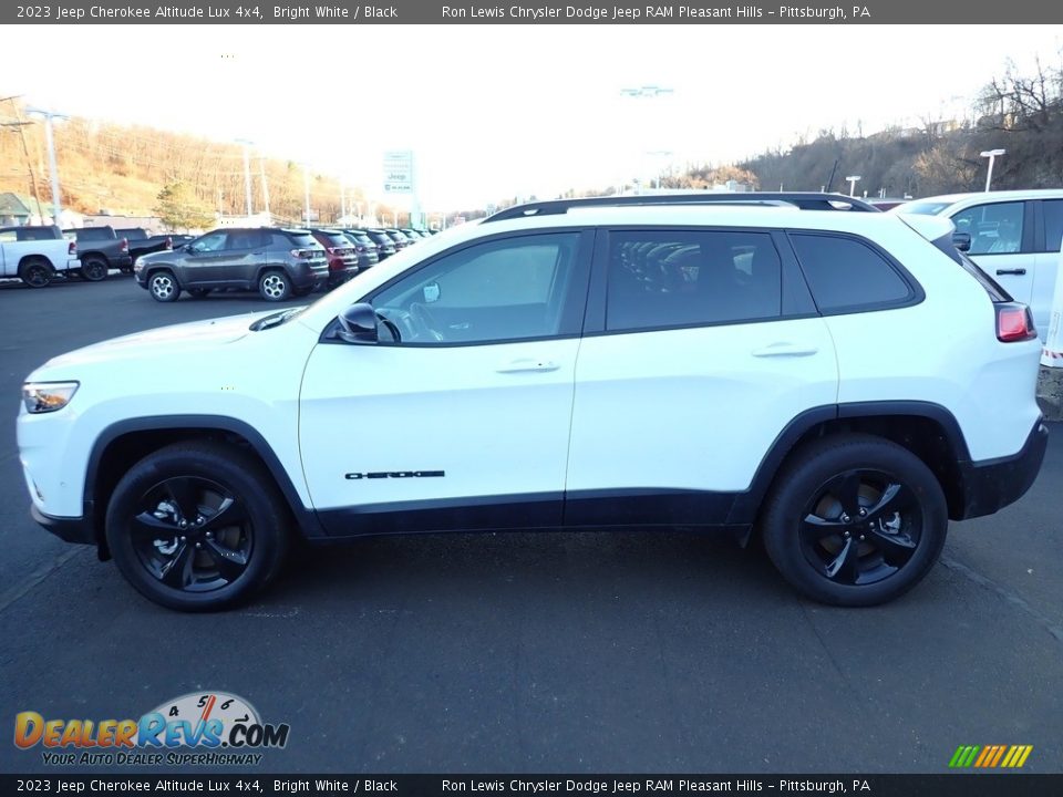 2023 Jeep Cherokee Altitude Lux 4x4 Bright White / Black Photo #2