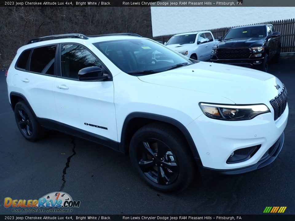 2023 Jeep Cherokee Altitude Lux 4x4 Bright White / Black Photo #8