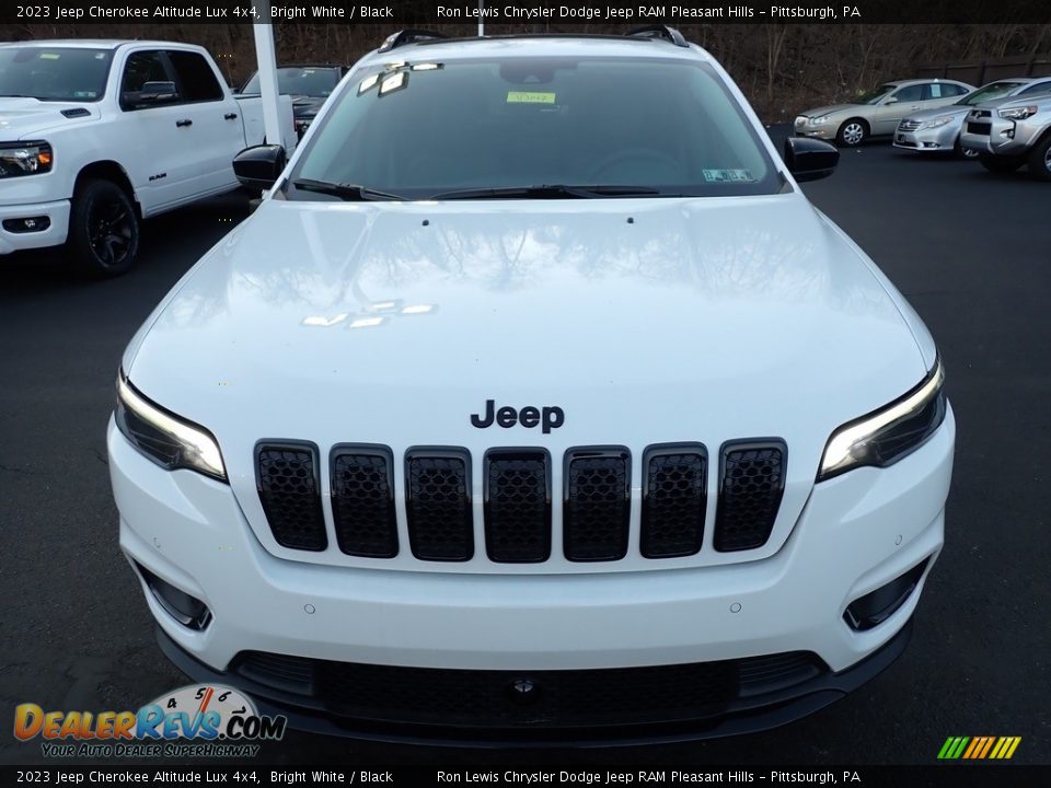 2023 Jeep Cherokee Altitude Lux 4x4 Bright White / Black Photo #9