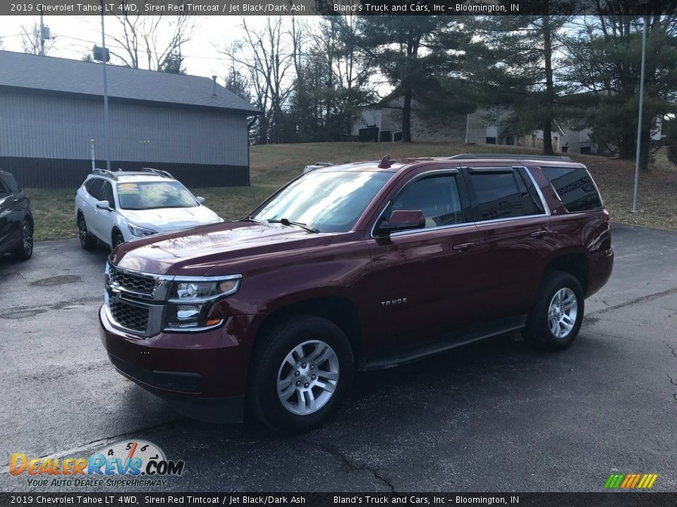 Front 3/4 View of 2019 Chevrolet Tahoe LT 4WD Photo #2