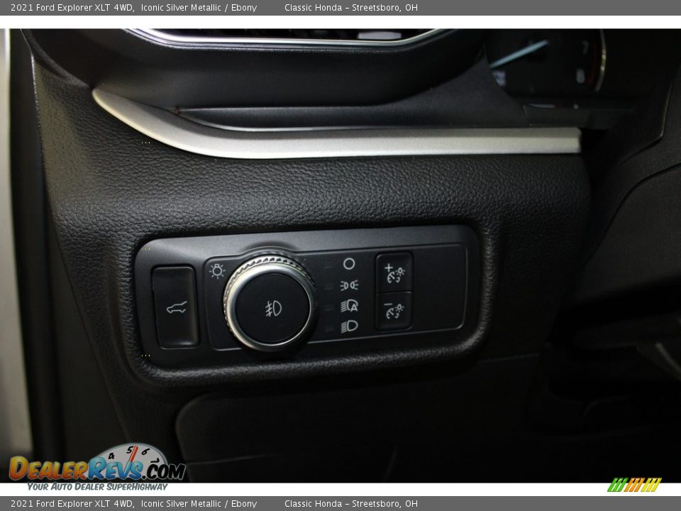 Controls of 2021 Ford Explorer XLT 4WD Photo #29