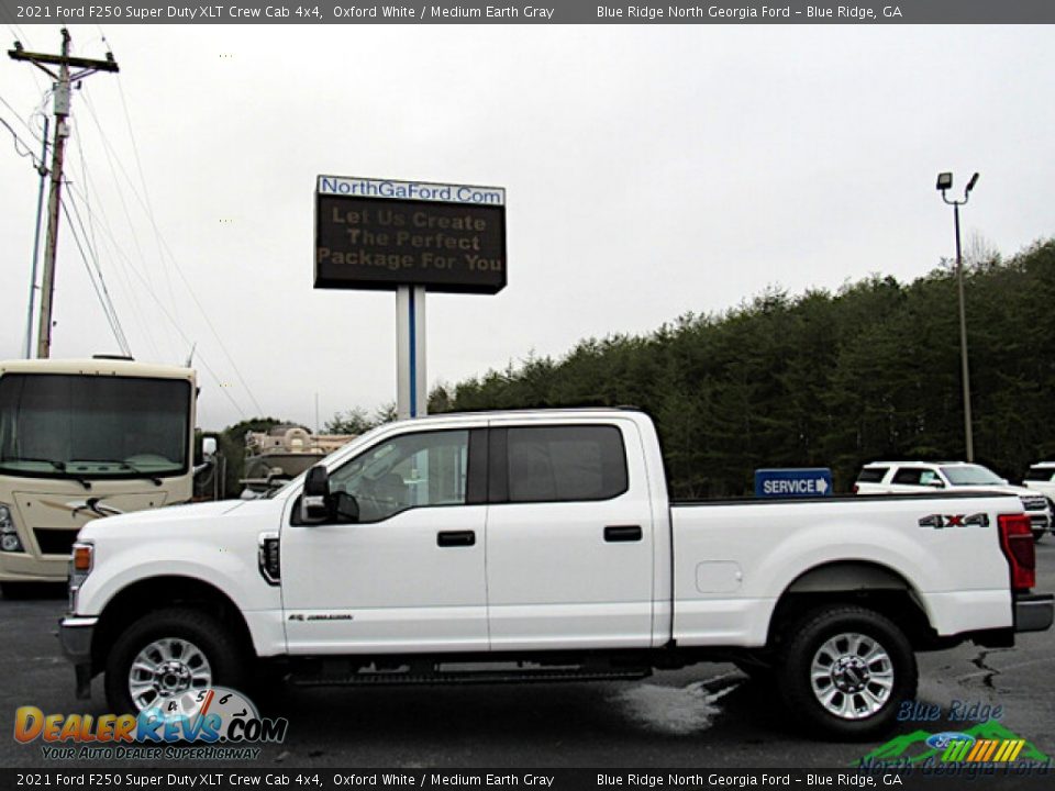 2021 Ford F250 Super Duty XLT Crew Cab 4x4 Oxford White / Medium Earth Gray Photo #2