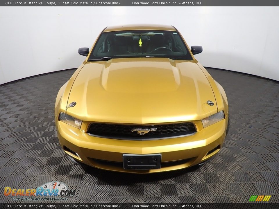 2010 Ford Mustang V6 Coupe Sunset Gold Metallic / Charcoal Black Photo #4