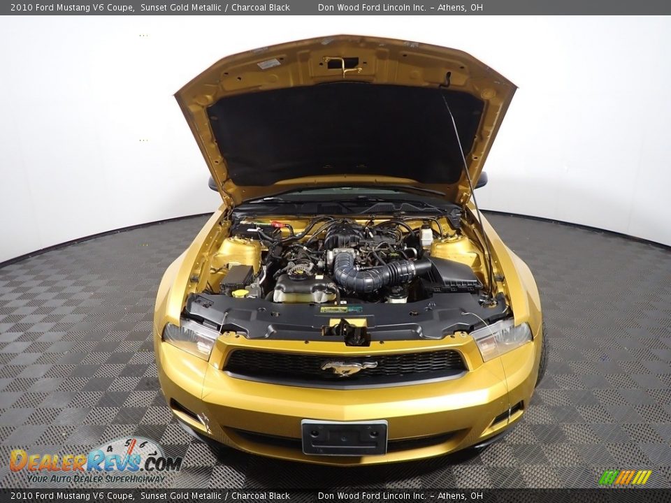 2010 Ford Mustang V6 Coupe Sunset Gold Metallic / Charcoal Black Photo #5
