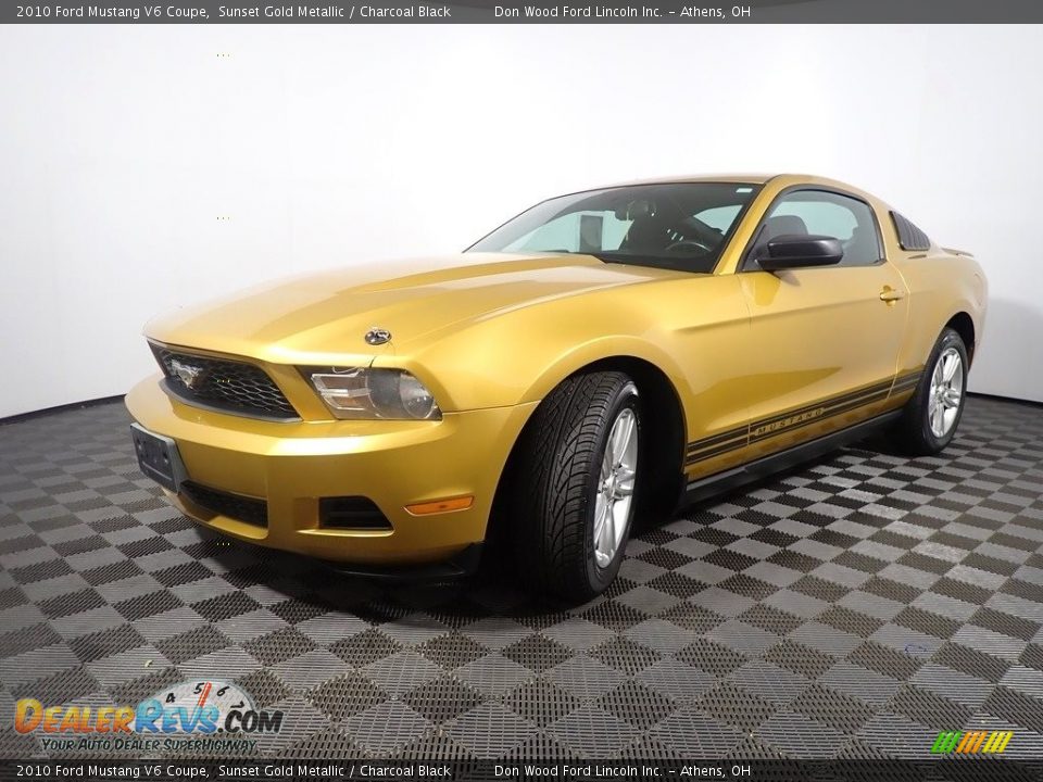 2010 Ford Mustang V6 Coupe Sunset Gold Metallic / Charcoal Black Photo #7