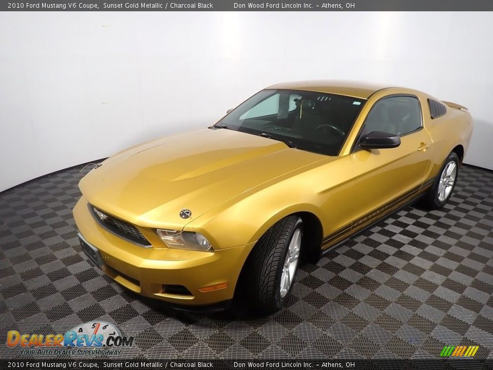 2010 Ford Mustang V6 Coupe Sunset Gold Metallic / Charcoal Black Photo #8