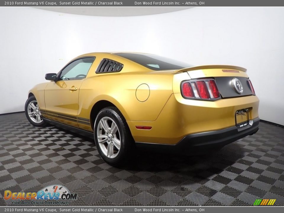 2010 Ford Mustang V6 Coupe Sunset Gold Metallic / Charcoal Black Photo #10