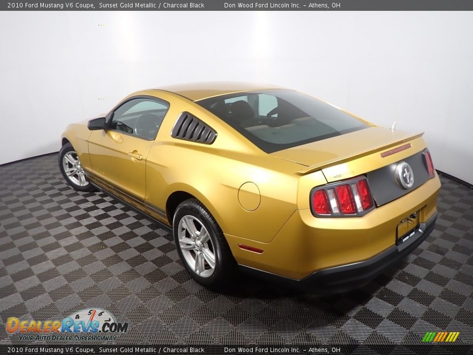 2010 Ford Mustang V6 Coupe Sunset Gold Metallic / Charcoal Black Photo #11
