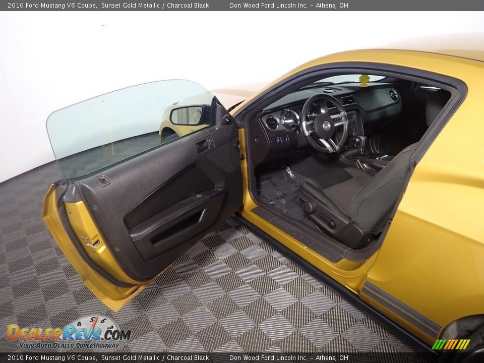 2010 Ford Mustang V6 Coupe Sunset Gold Metallic / Charcoal Black Photo #16