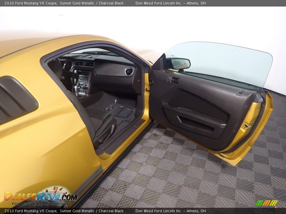 2010 Ford Mustang V6 Coupe Sunset Gold Metallic / Charcoal Black Photo #28