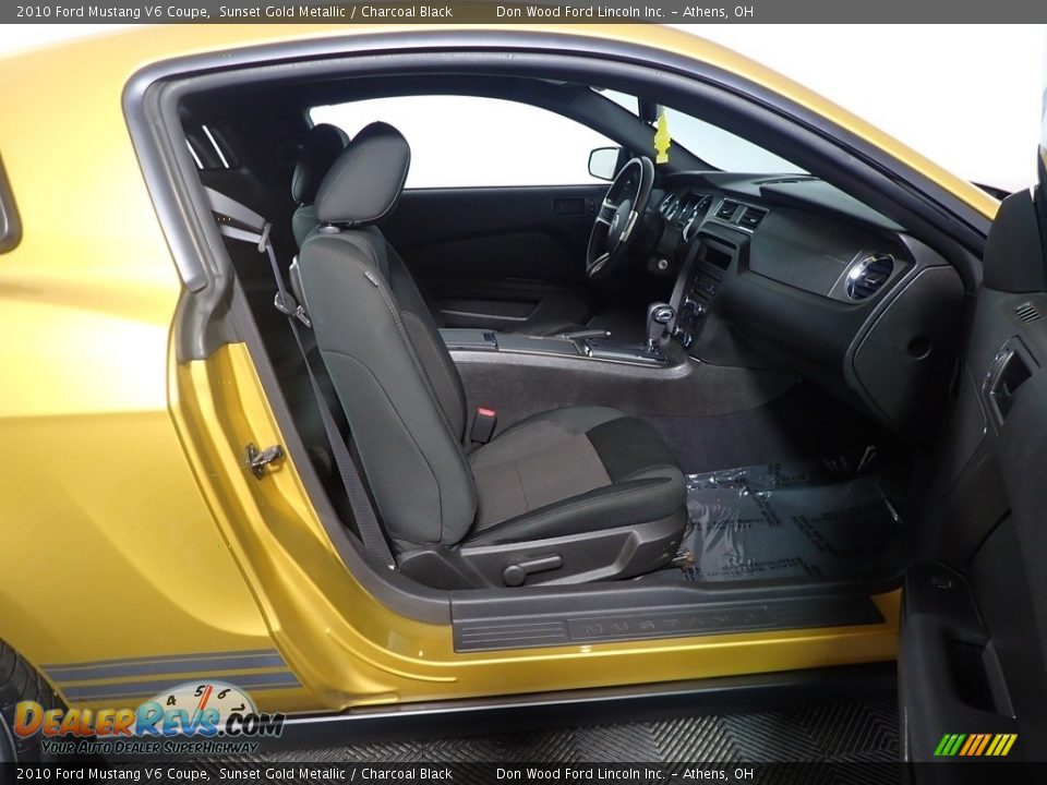 Front Seat of 2010 Ford Mustang V6 Coupe Photo #29