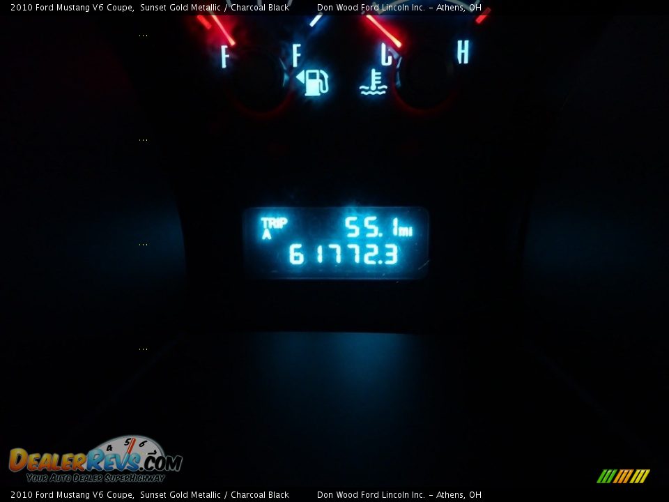 2010 Ford Mustang V6 Coupe Sunset Gold Metallic / Charcoal Black Photo #33
