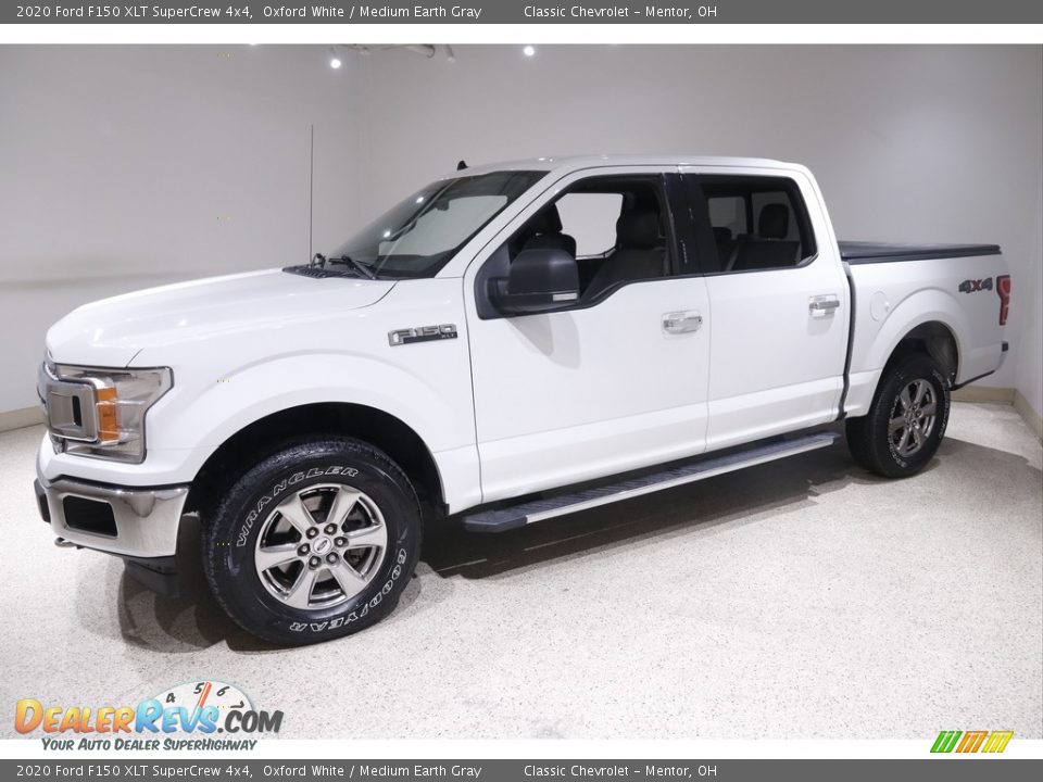 Front 3/4 View of 2020 Ford F150 XLT SuperCrew 4x4 Photo #3