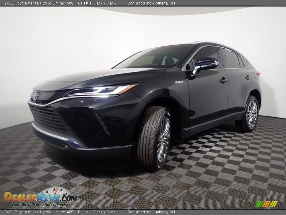Front 3/4 View of 2021 Toyota Venza Hybrid Limited AWD Photo #8