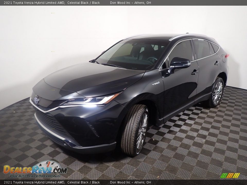 Front 3/4 View of 2021 Toyota Venza Hybrid Limited AWD Photo #9