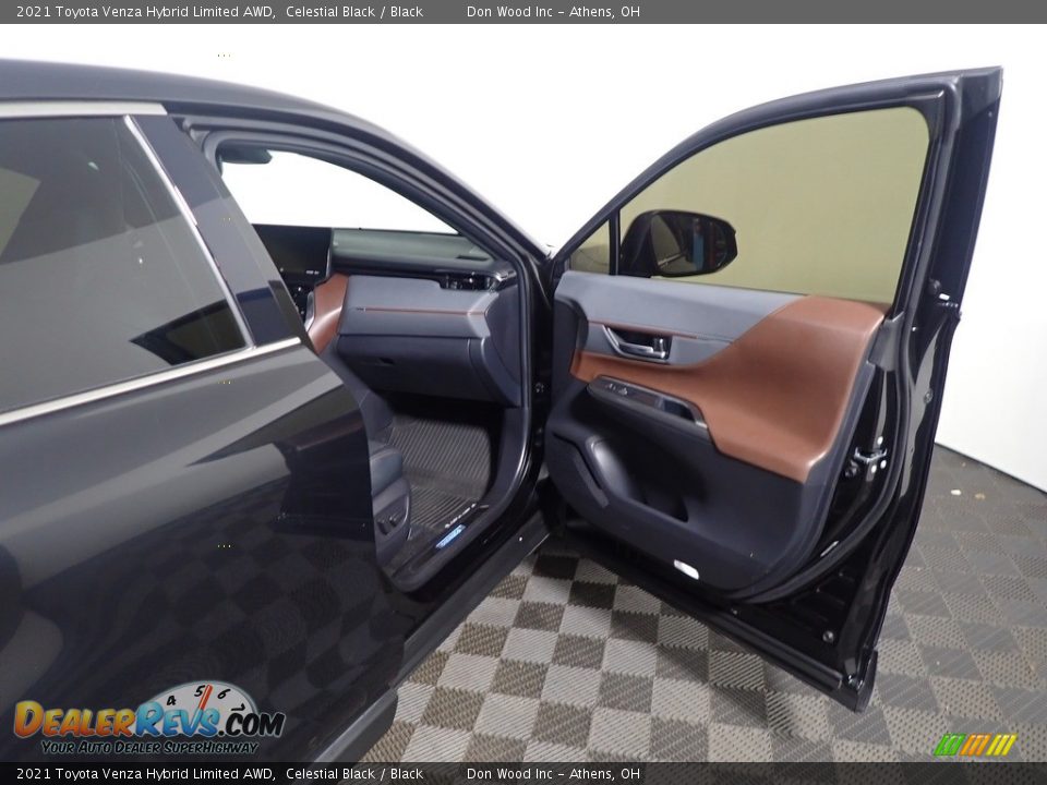 Door Panel of 2021 Toyota Venza Hybrid Limited AWD Photo #36