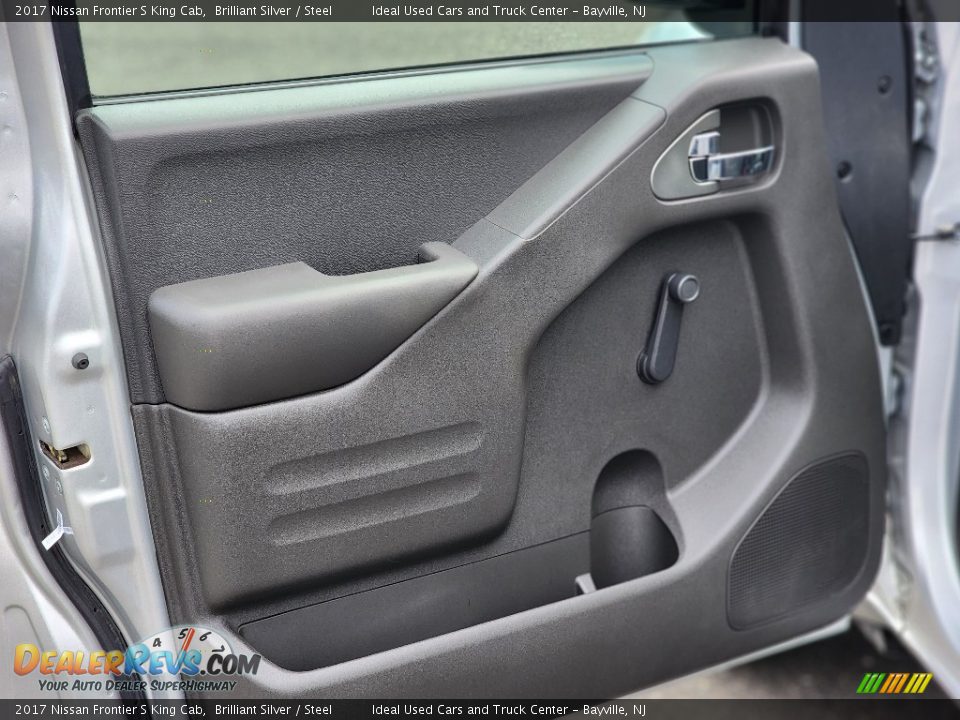 Door Panel of 2017 Nissan Frontier S King Cab Photo #18