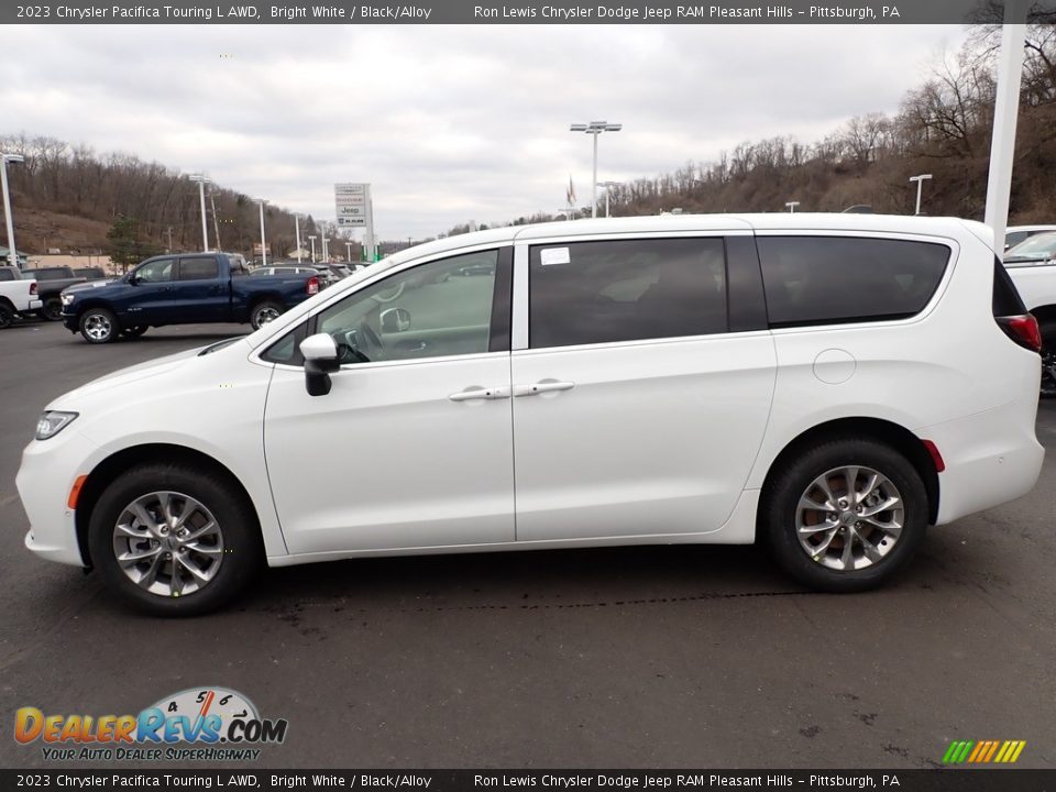 Bright White 2023 Chrysler Pacifica Touring L AWD Photo #2