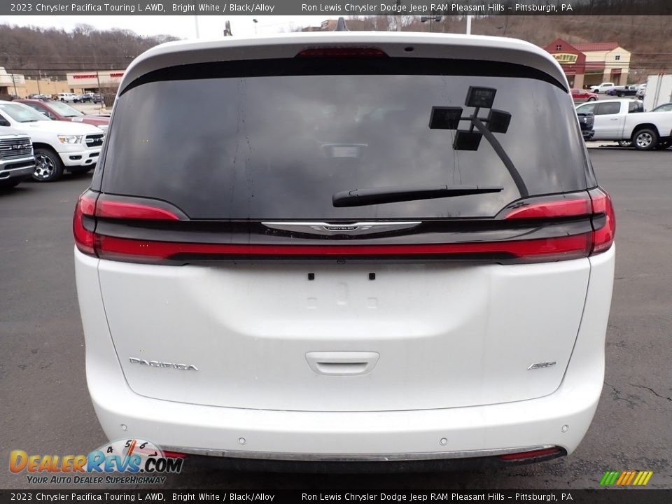 2023 Chrysler Pacifica Touring L AWD Bright White / Black/Alloy Photo #4