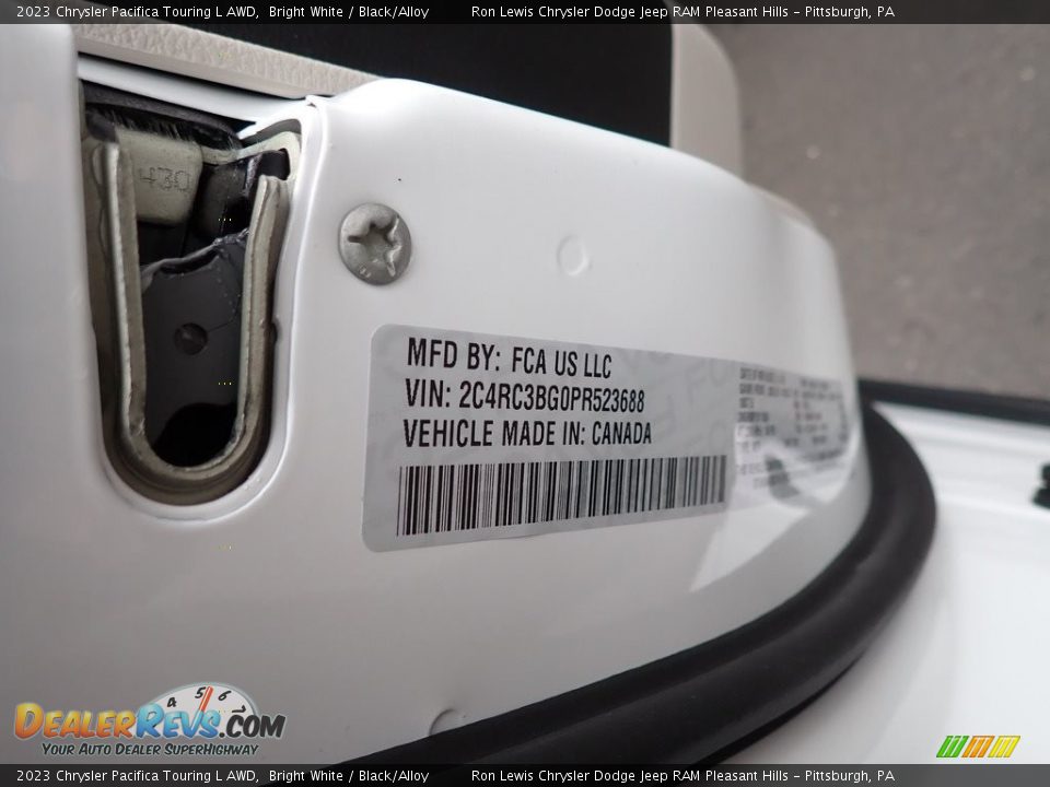 2023 Chrysler Pacifica Touring L AWD Bright White / Black/Alloy Photo #16