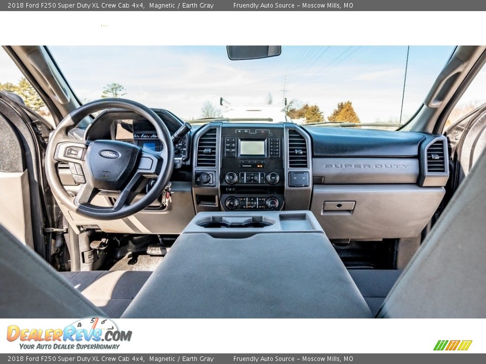 2018 Ford F250 Super Duty XL Crew Cab 4x4 Magnetic / Earth Gray Photo #10