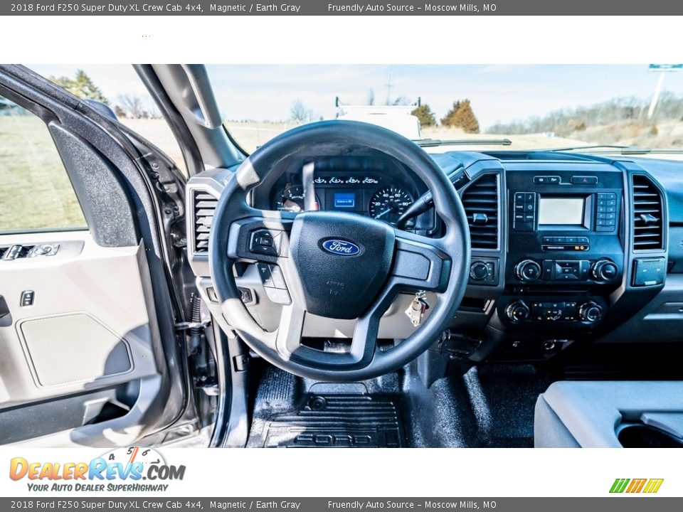 2018 Ford F250 Super Duty XL Crew Cab 4x4 Magnetic / Earth Gray Photo #11