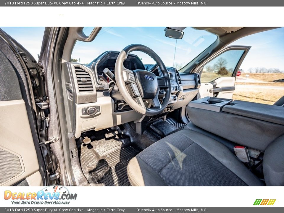2018 Ford F250 Super Duty XL Crew Cab 4x4 Magnetic / Earth Gray Photo #12