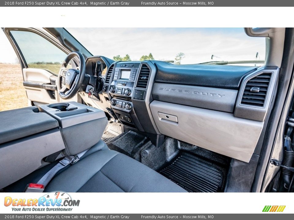 2018 Ford F250 Super Duty XL Crew Cab 4x4 Magnetic / Earth Gray Photo #16