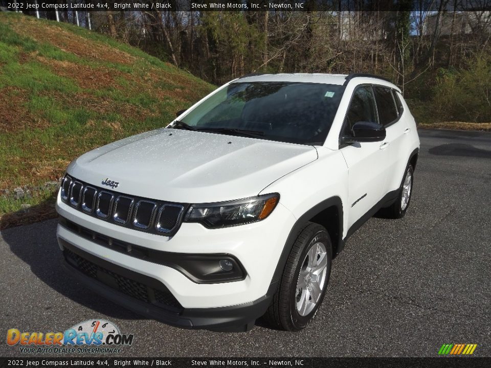 2022 Jeep Compass Latitude 4x4 Bright White / Black Photo #2