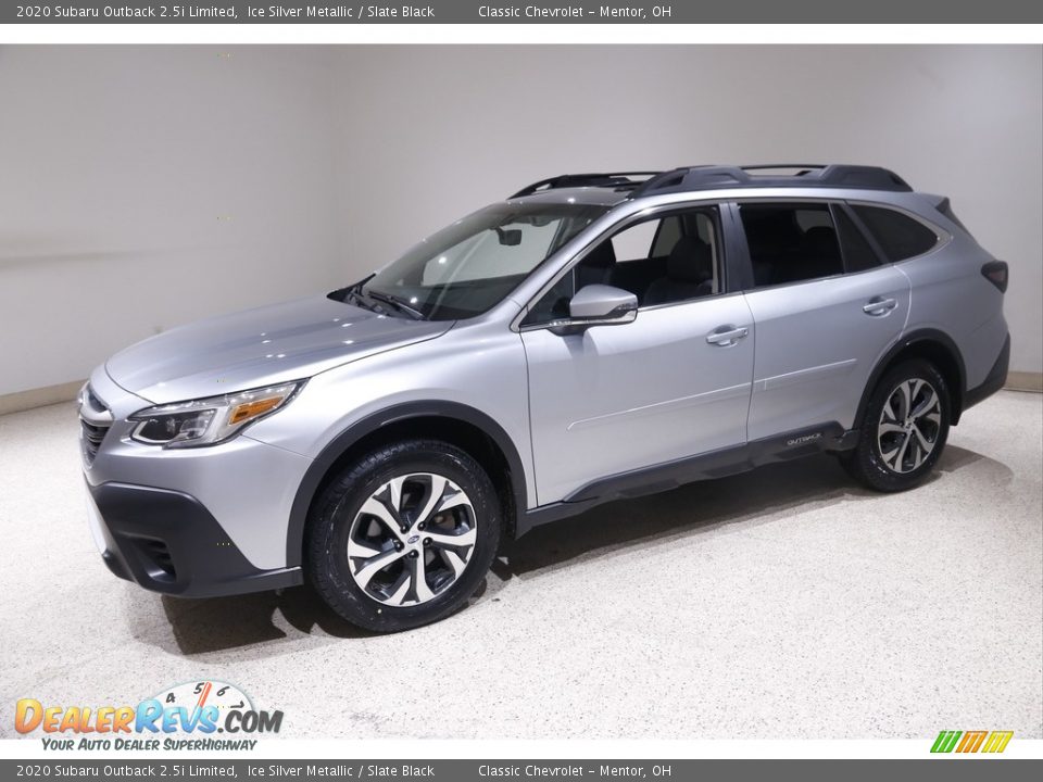 Front 3/4 View of 2020 Subaru Outback 2.5i Limited Photo #3