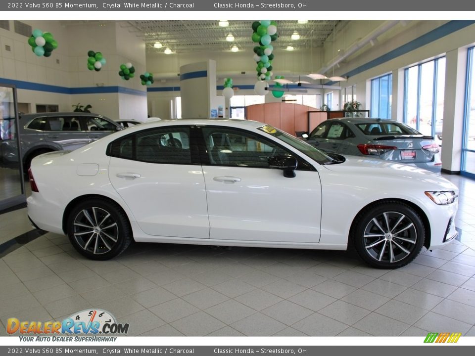 Crystal White Metallic 2022 Volvo S60 B5 Momentum Photo #4