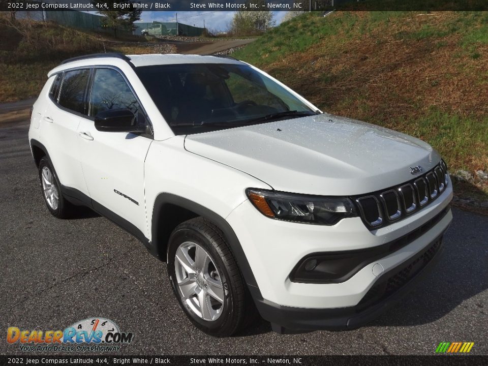 2022 Jeep Compass Latitude 4x4 Bright White / Black Photo #4