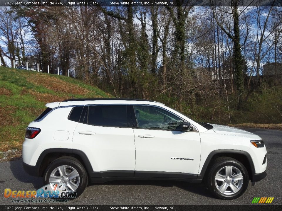 2022 Jeep Compass Latitude 4x4 Bright White / Black Photo #5