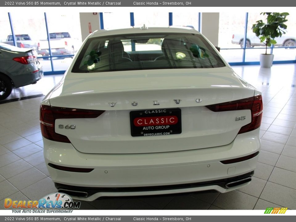 2022 Volvo S60 B5 Momentum Crystal White Metallic / Charcoal Photo #8