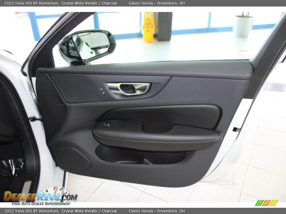 Door Panel of 2022 Volvo S60 B5 Momentum Photo #14