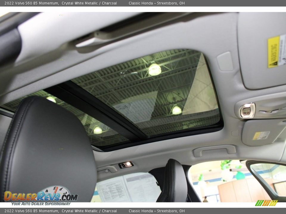 Sunroof of 2022 Volvo S60 B5 Momentum Photo #17