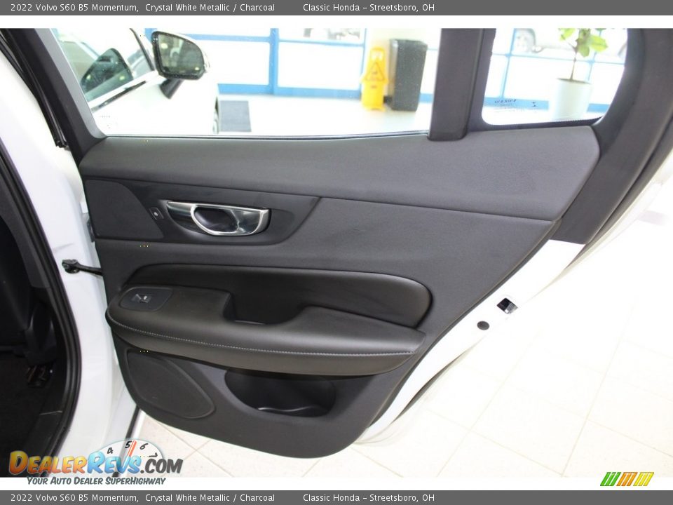 Door Panel of 2022 Volvo S60 B5 Momentum Photo #18