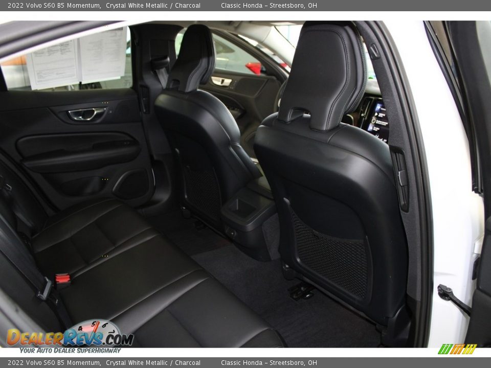 2022 Volvo S60 B5 Momentum Crystal White Metallic / Charcoal Photo #19