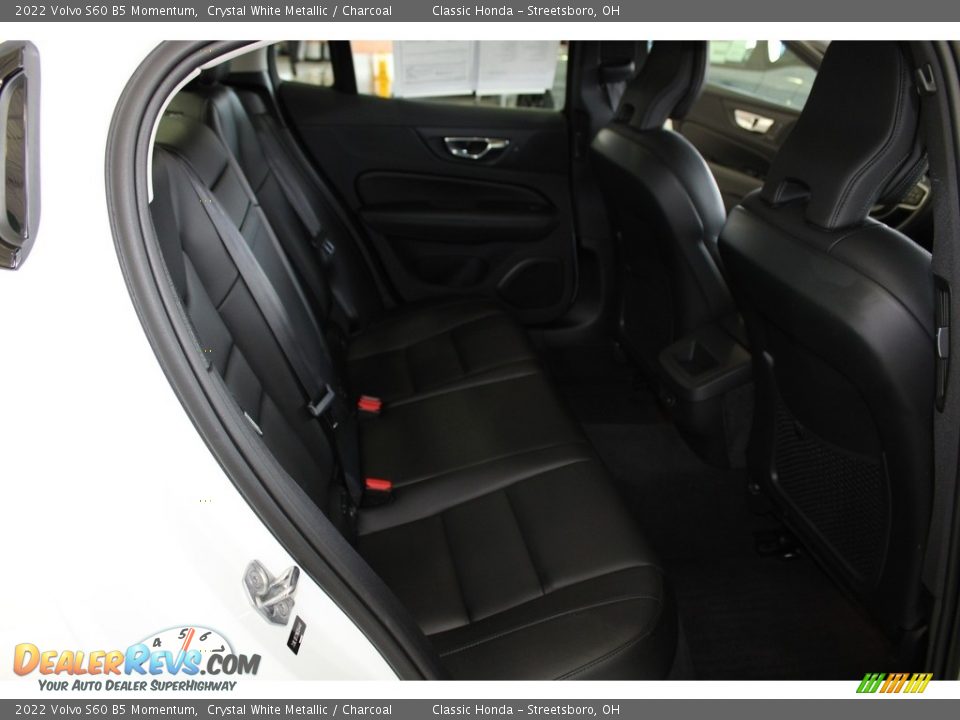 2022 Volvo S60 B5 Momentum Crystal White Metallic / Charcoal Photo #20