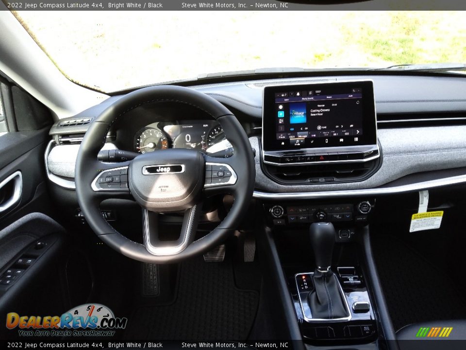 2022 Jeep Compass Latitude 4x4 Bright White / Black Photo #17