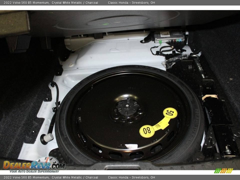 2022 Volvo S60 B5 Momentum Crystal White Metallic / Charcoal Photo #22