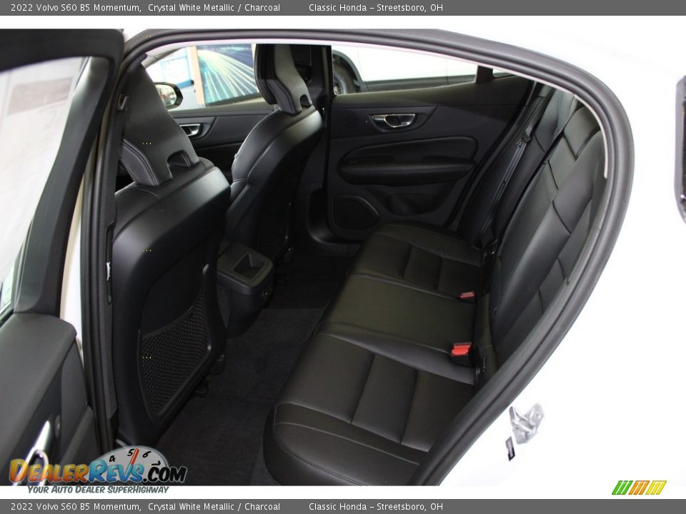 2022 Volvo S60 B5 Momentum Crystal White Metallic / Charcoal Photo #25