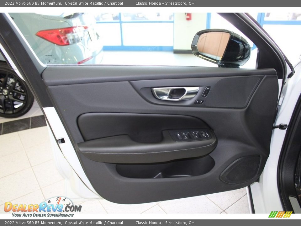 Door Panel of 2022 Volvo S60 B5 Momentum Photo #26