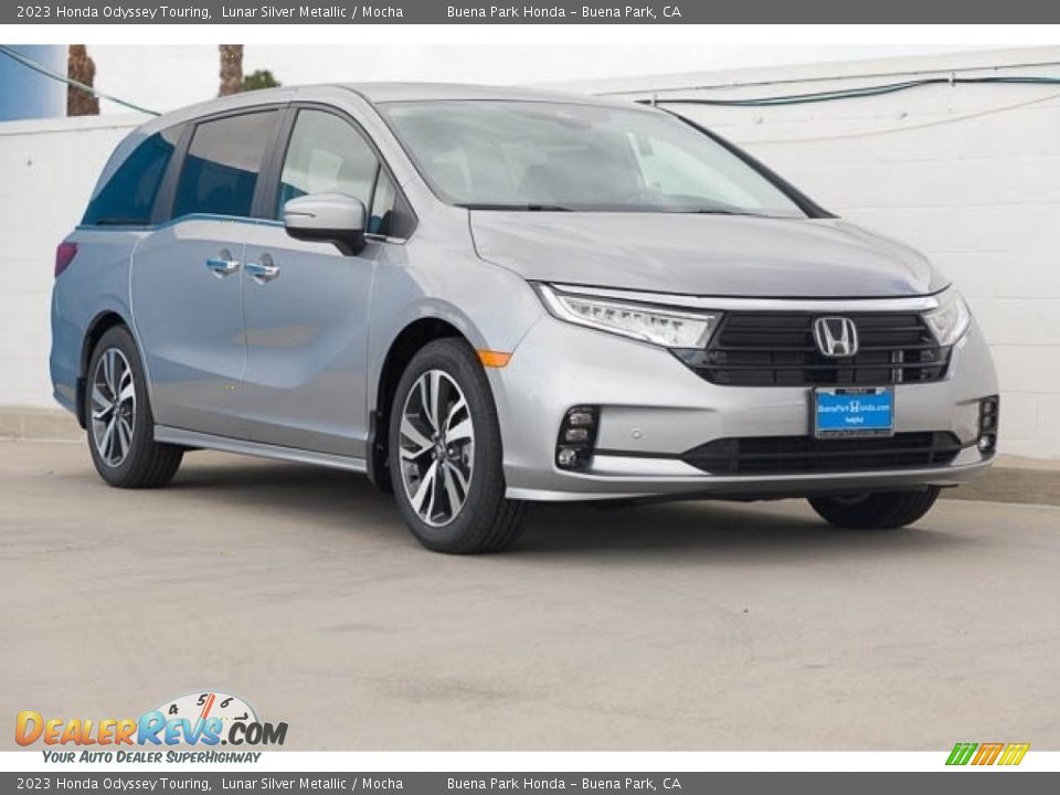 Front 3/4 View of 2023 Honda Odyssey Touring Photo #1