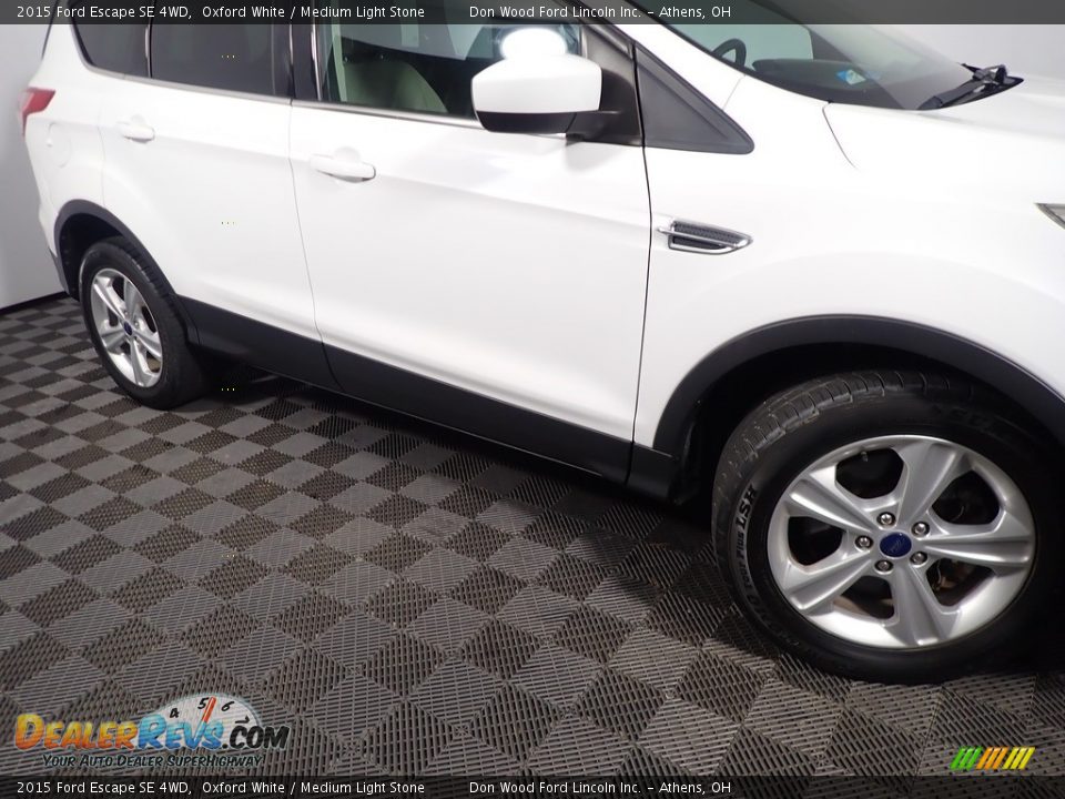 2015 Ford Escape SE 4WD Oxford White / Medium Light Stone Photo #4